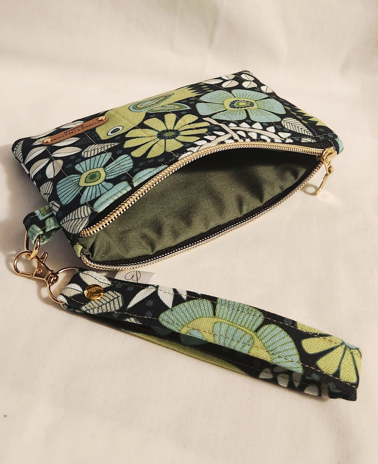 Mobile phone wristlet pouch