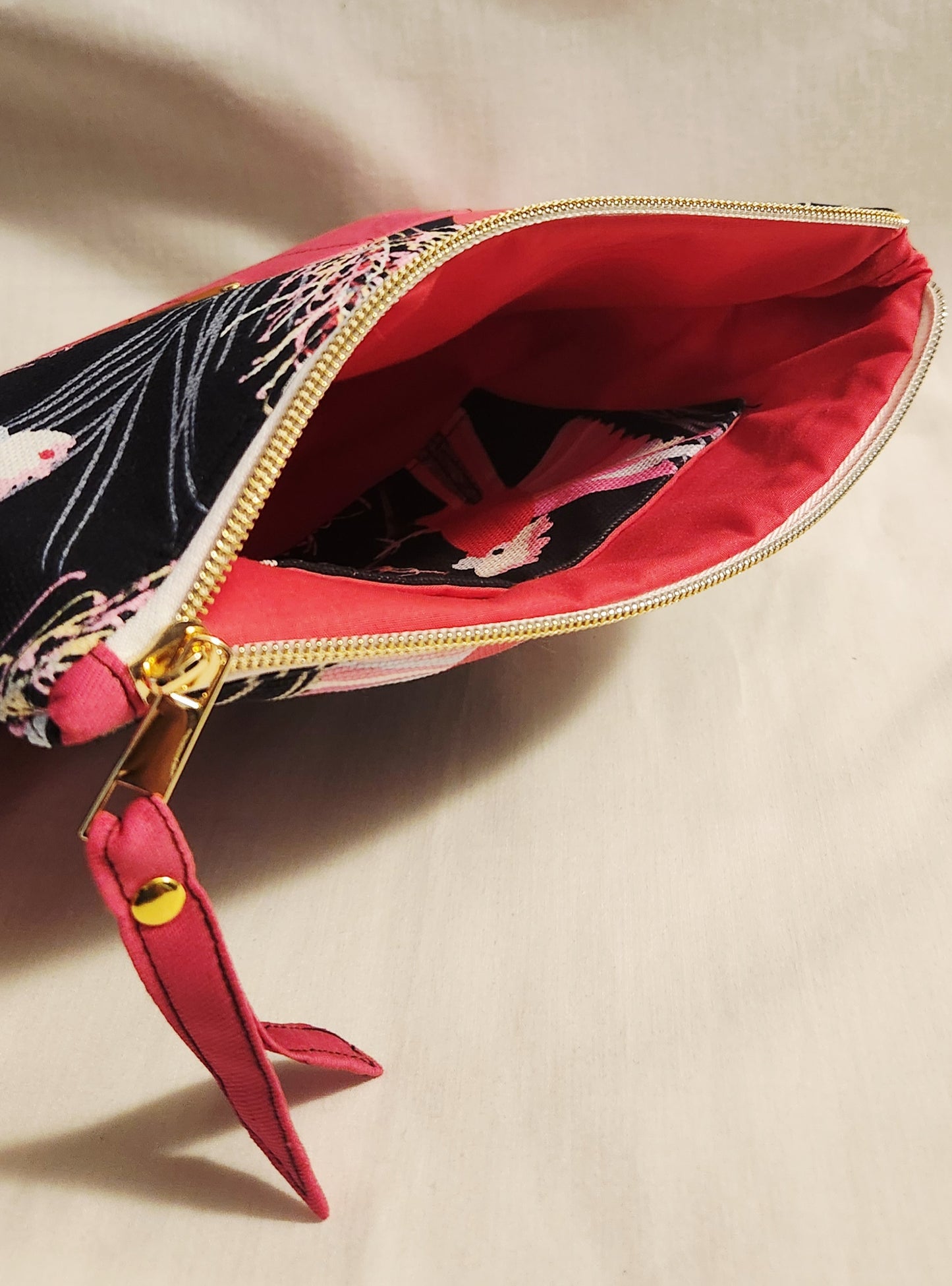 Classic two-tone pouch