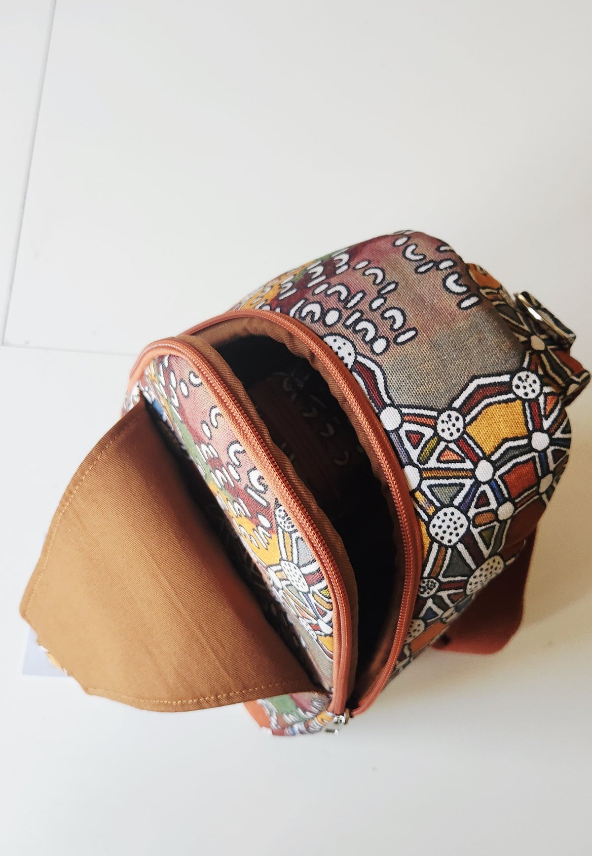 Everyday Utility Sling:
A versatile unisex chest & crossbody bag